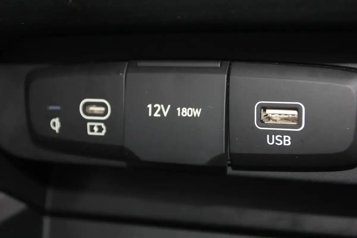 2024-hyundai-i10-10-premium-63ps-auto-big-26
