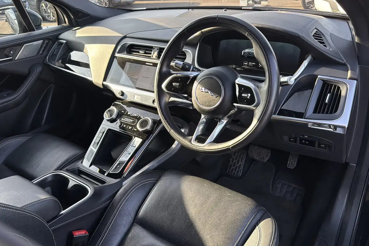 2021-jaguar-i-pace-ev400-black-big-9