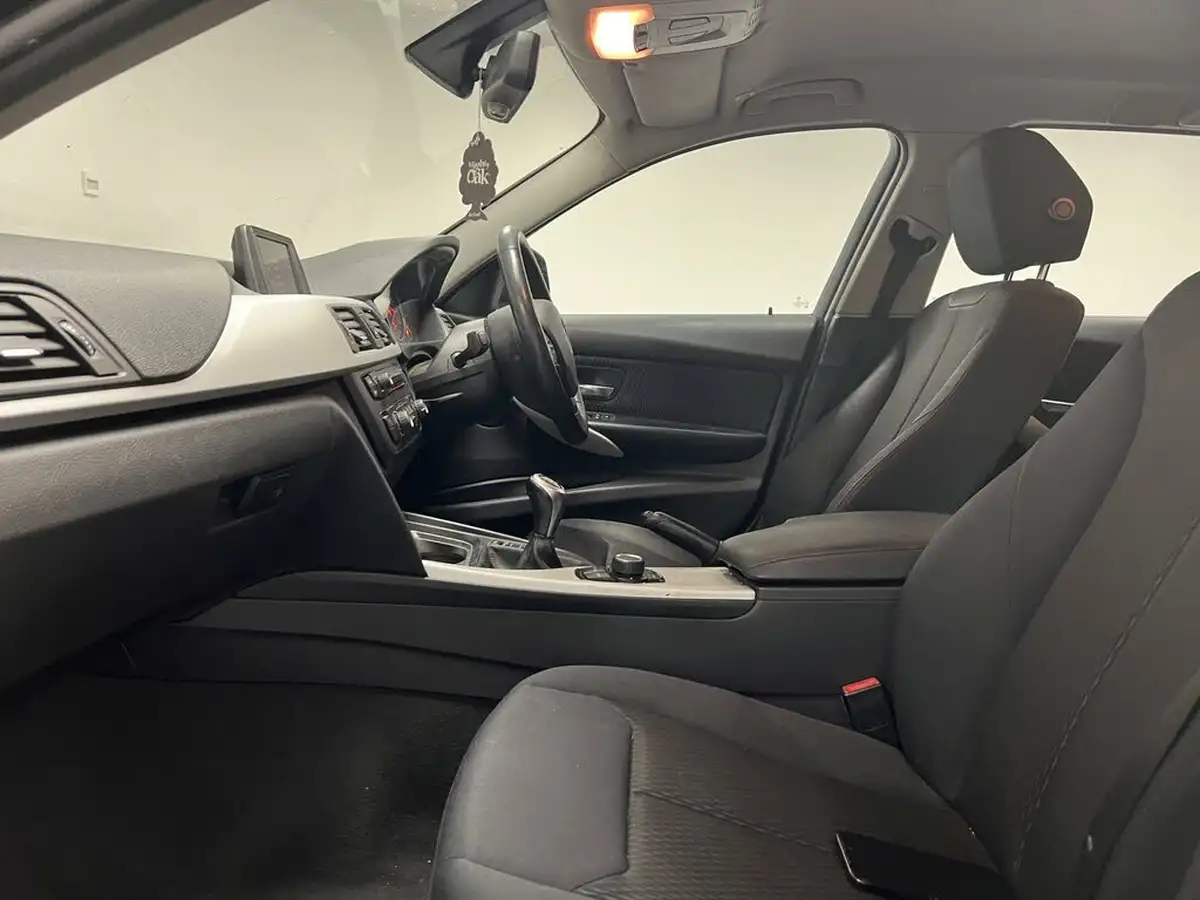2012-bmw-3-series-20td-316d-es-116bhp-touring-5d-big-22