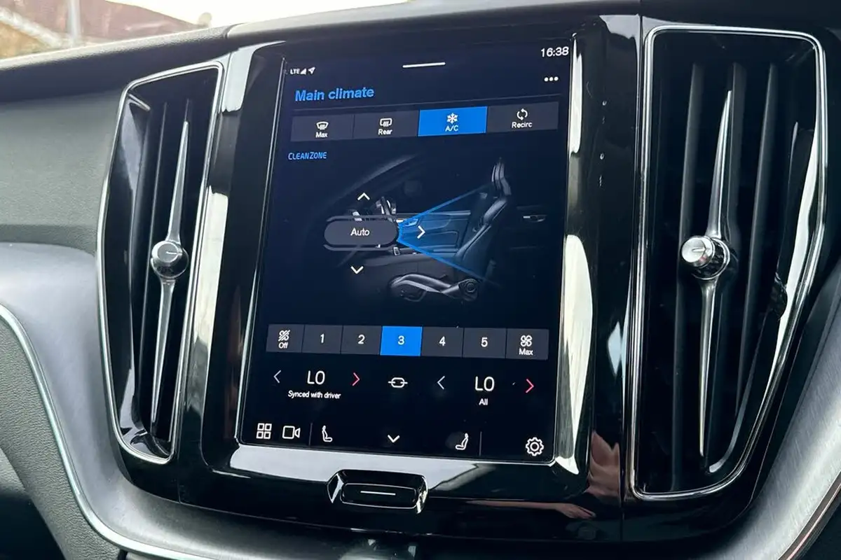 2021-volvo-xc60-20td-b4-momentum-awd-big-20