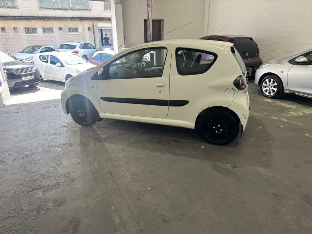 2013-toyota-aygo-10-aygo-ice-3d-big-7