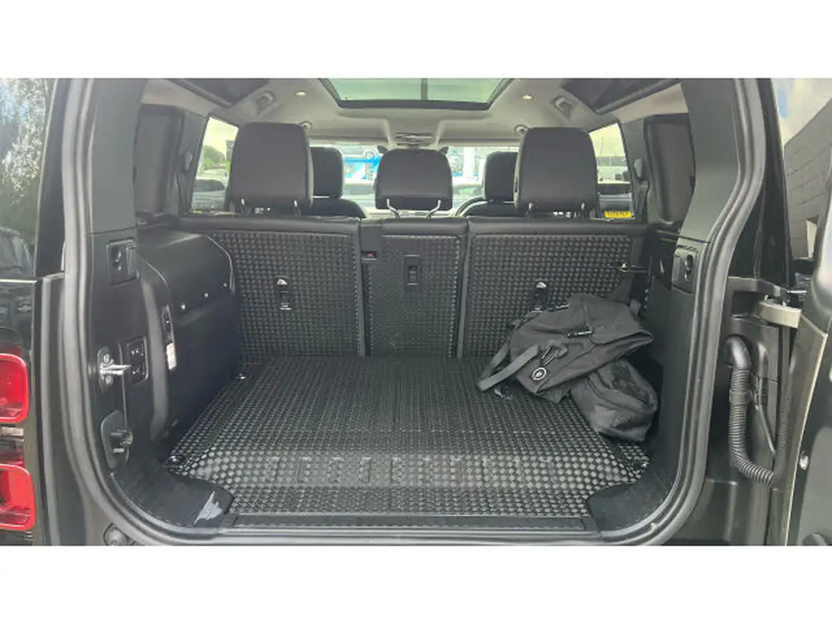 2022-land-rover-110-defender-20-p400e-xs-edition-big-9