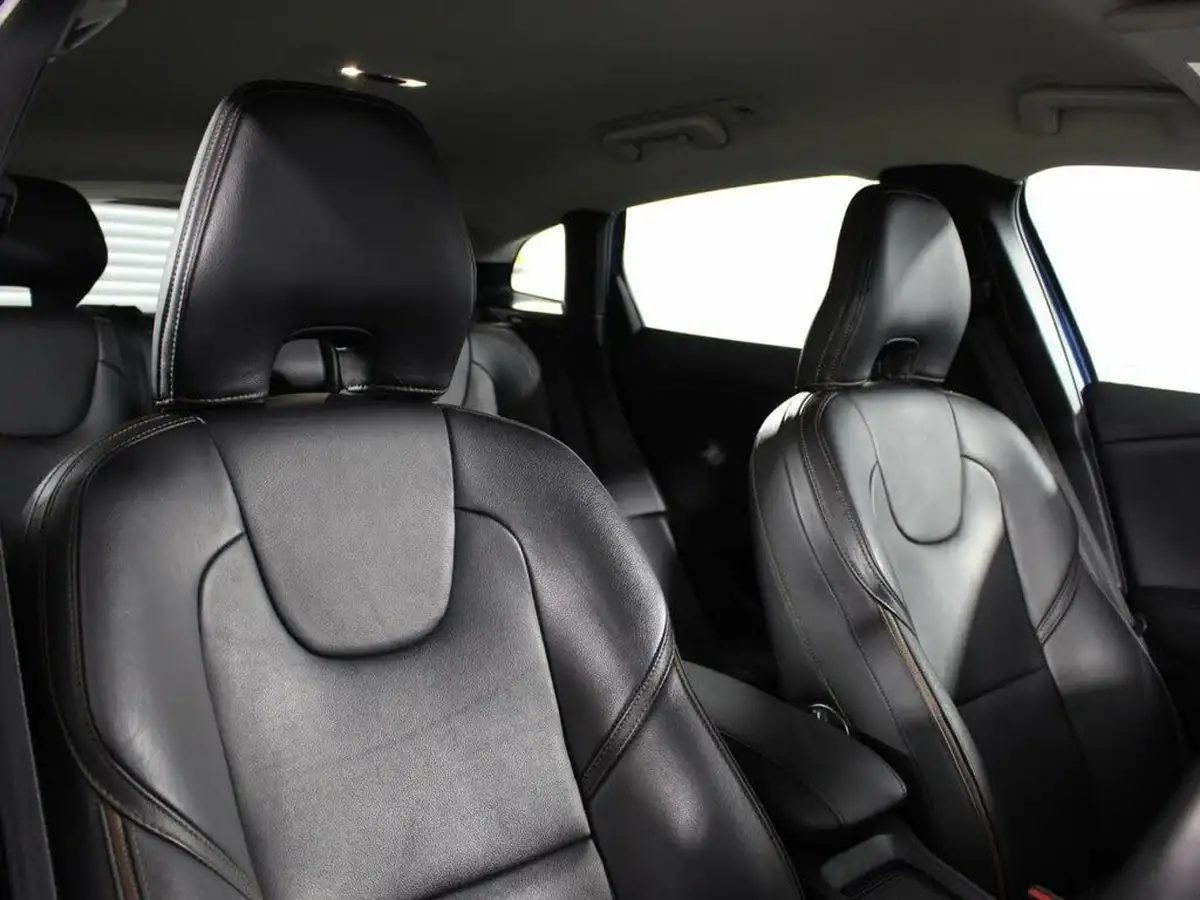 2015-volvo-v40-16td-d2-cross-country-lux-powershift-big-9