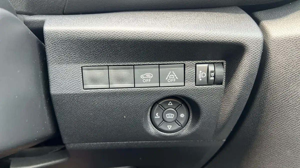2022-citroen-c4-12-puretech-shine-plus-130ps-big-33