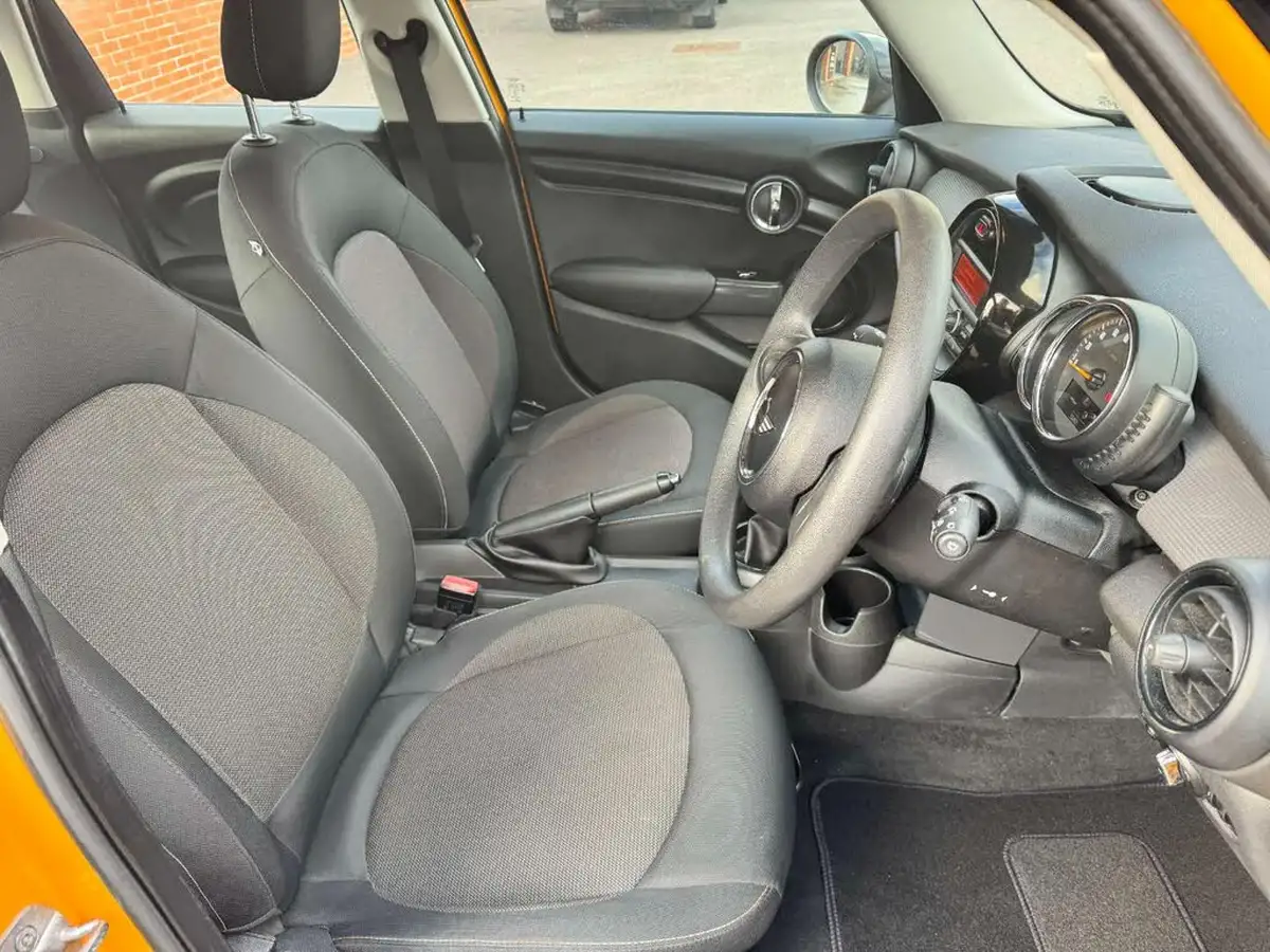 2015-mini-cooper-15-cooper-5d-auto-big-15