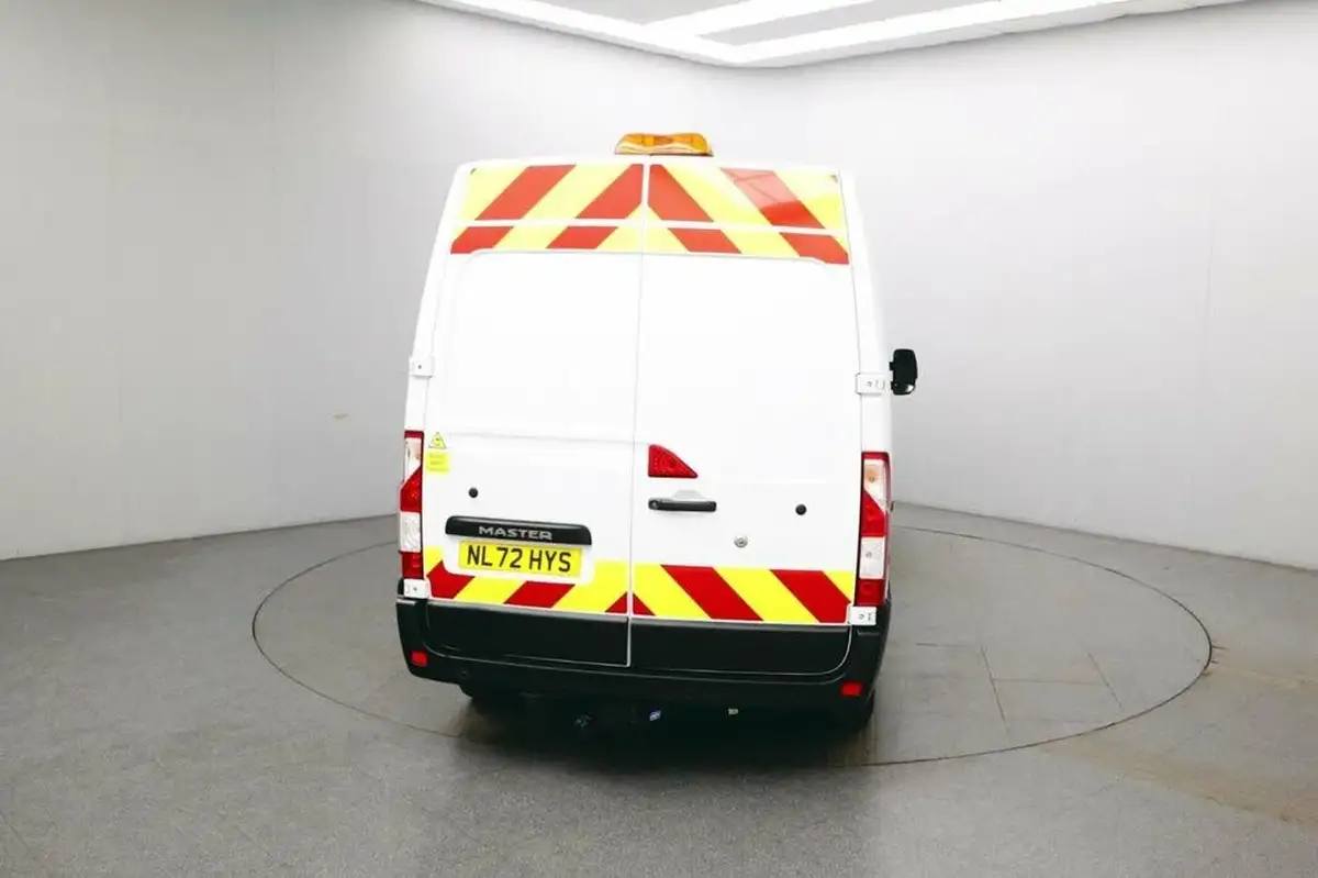 2022-renault-master-23dci-lm35-135-business-panel-big-5