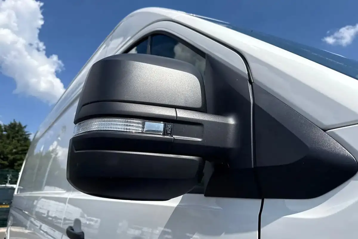 2024-volkswagen-crafter-20tdi-cr35-lwb-commerce-plus-140pseu6d-big-23