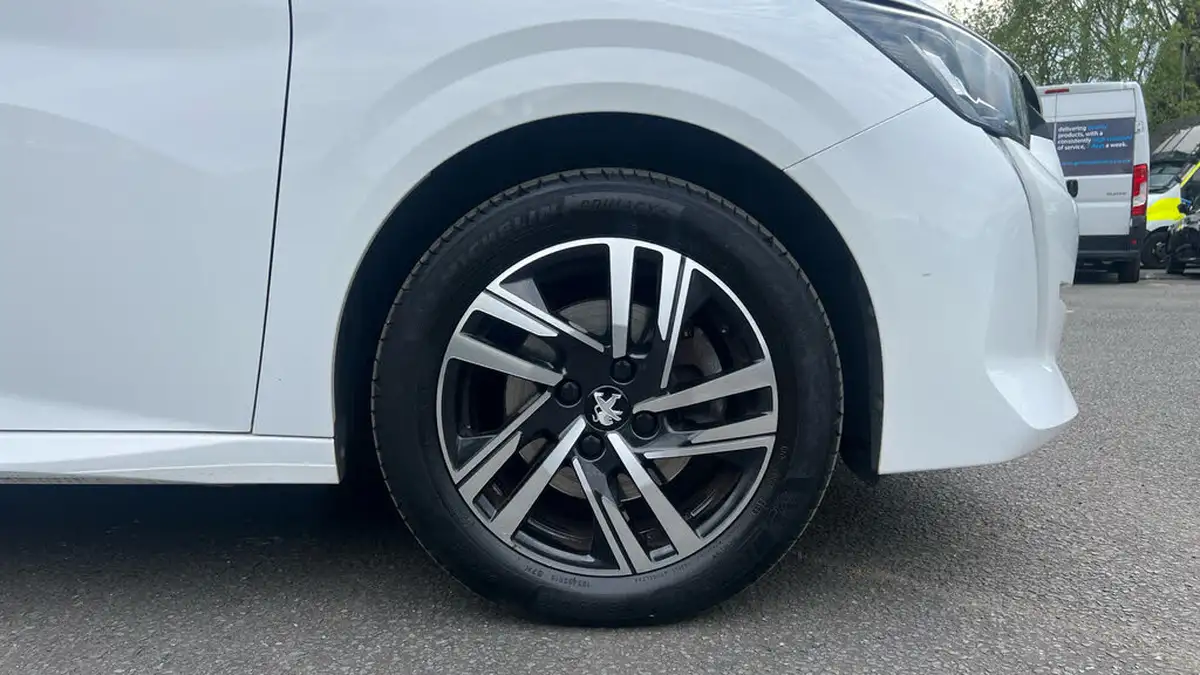 2022-peugeot-208-12-puretech-allure-premium-100bhp-big-16