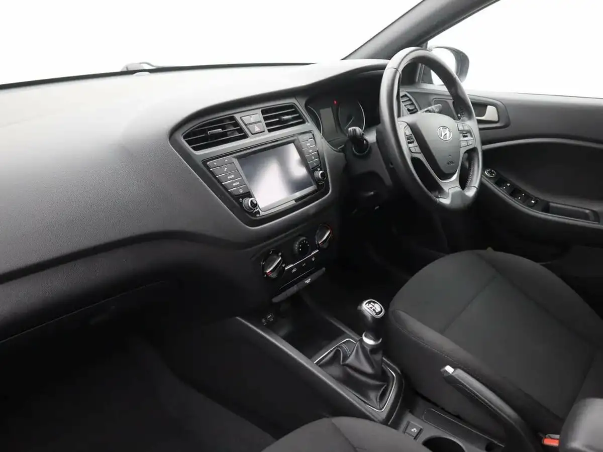 2018-hyundai-i20-12-go-se-big-12