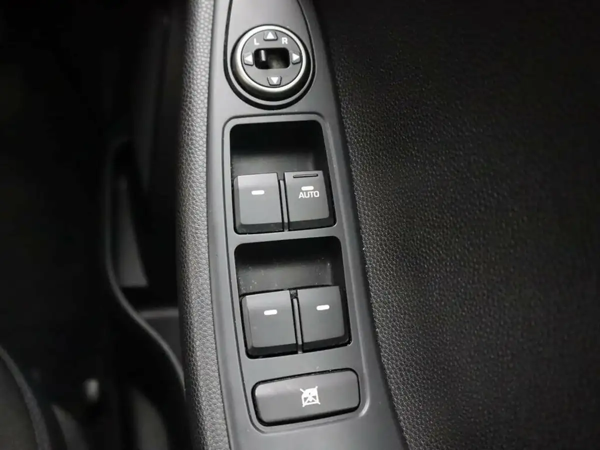2018-hyundai-i20-12-go-se-big-36