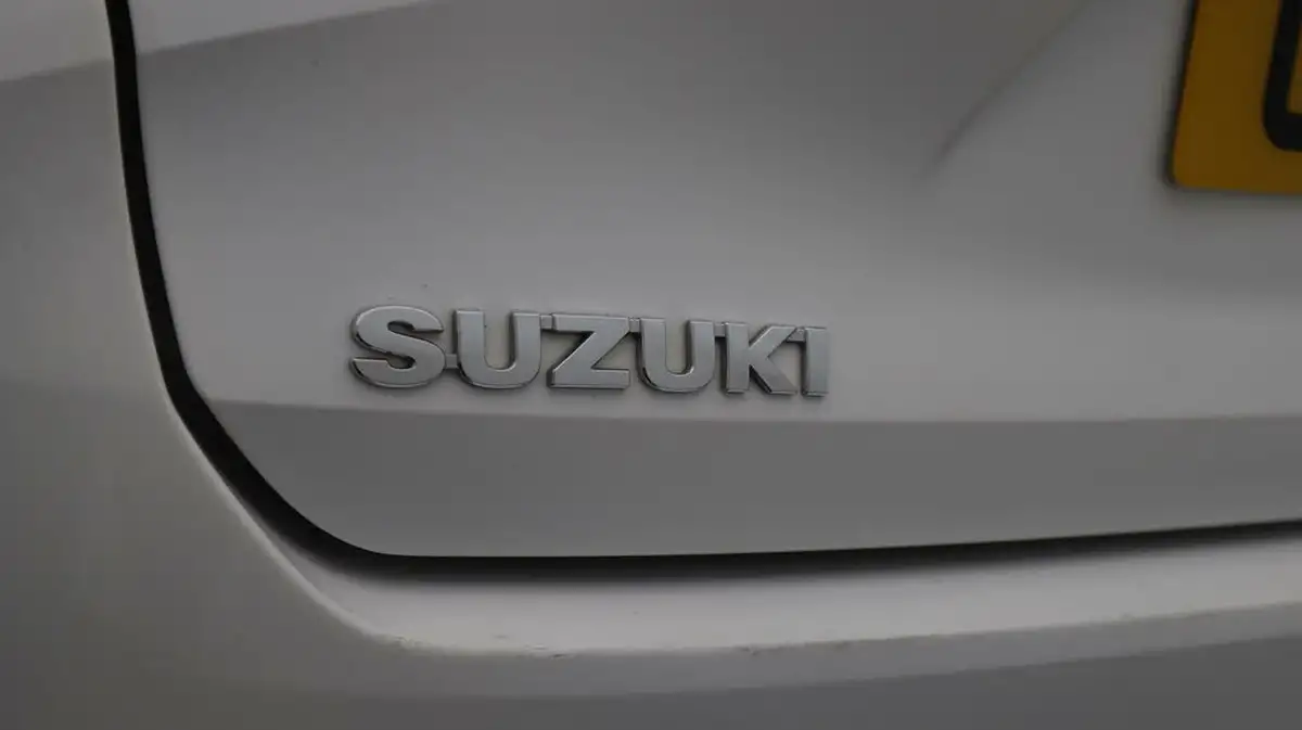 2023-suzuki-swace-18-motion-big-20