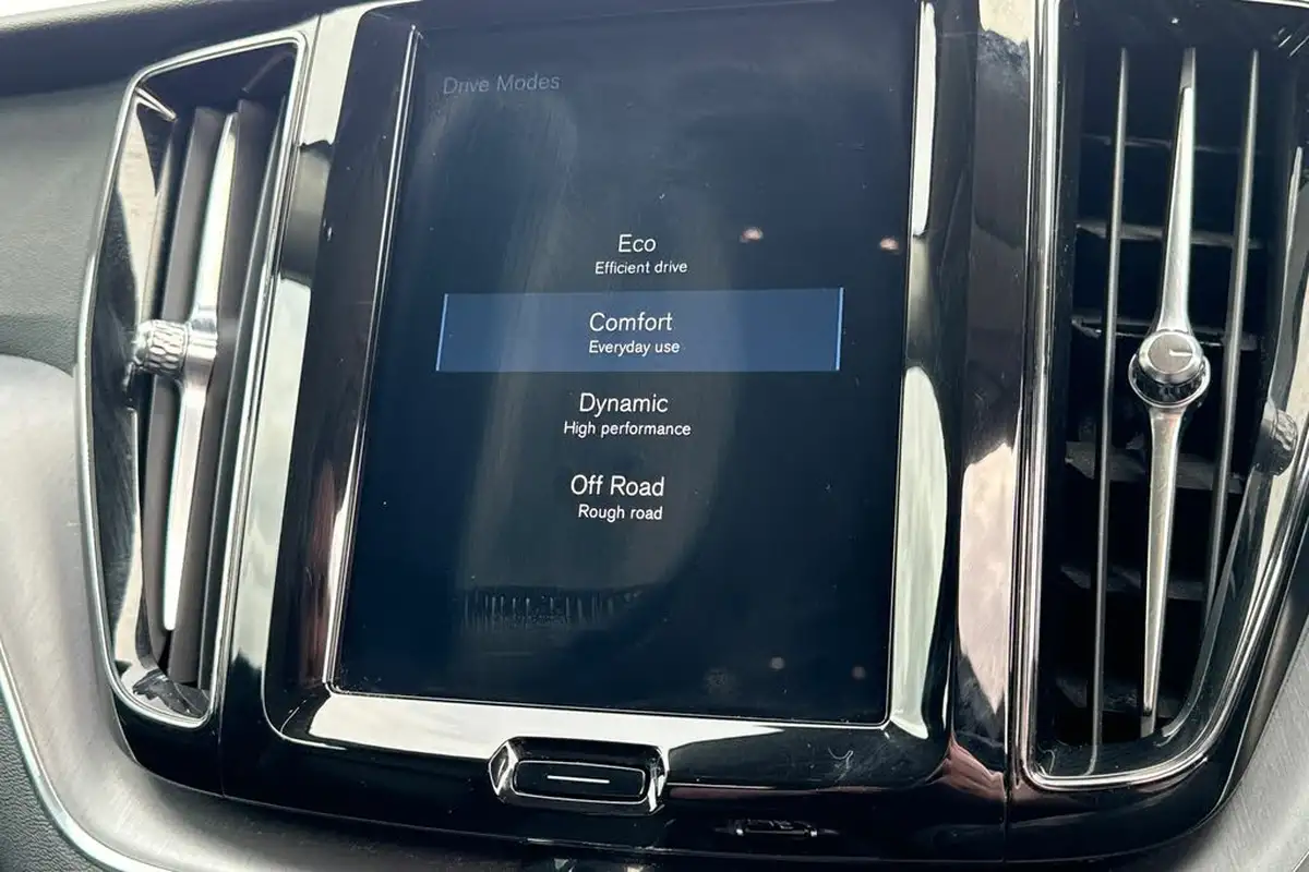 2020-volvo-xc60-20td-d4-momentum-big-29