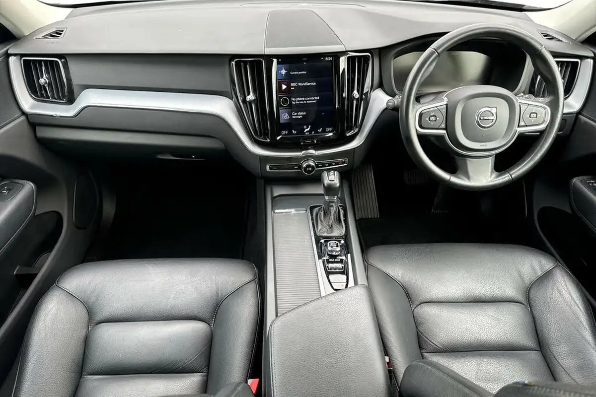 2020-volvo-xc60-20td-d4-momentum-big-5