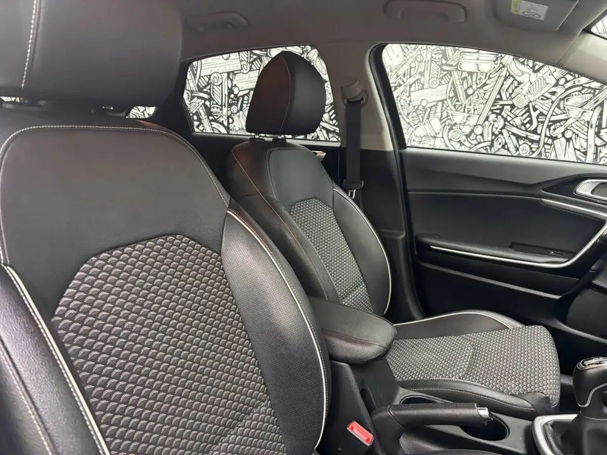 2022-kia-ceed-15-t-gdi-3-hatchback-big-26