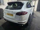 2015-porsche-cayenne-30-s-e-hybrid-small-4