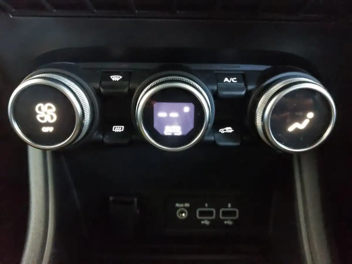 2022-renault-captur-16-iconic-edition-big-15