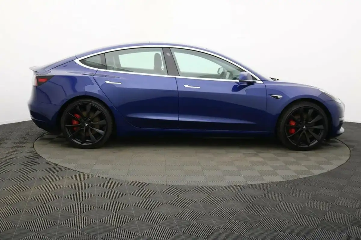 2019-tesla-model-3-e-4x4-performance-pack-big-1