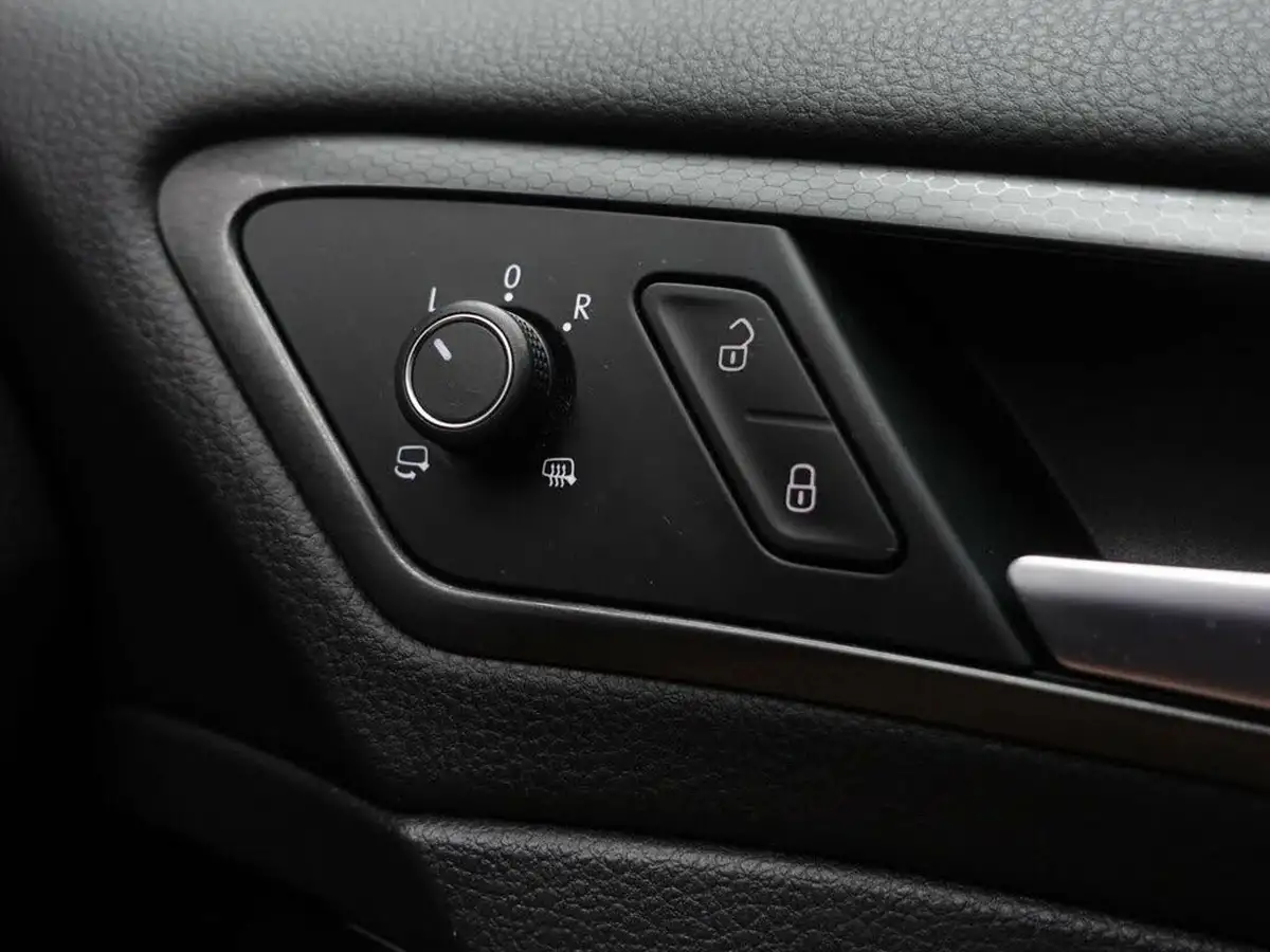 2019-volkswagen-golf-20-tsi-gti-performance-5d-big-41