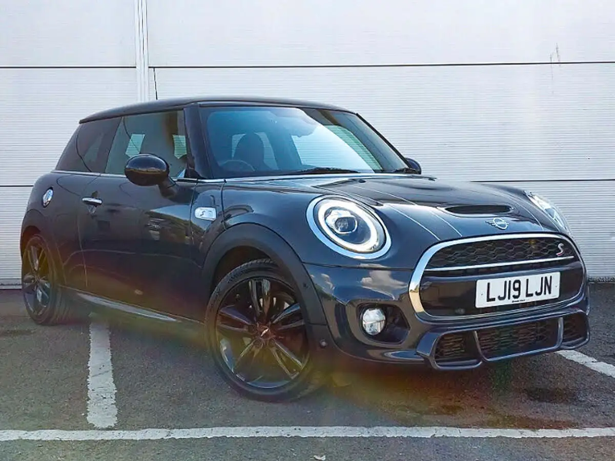 2019-mini-cooper-20-cooper-s-sport-189bhp-hatchback-3d-big-0