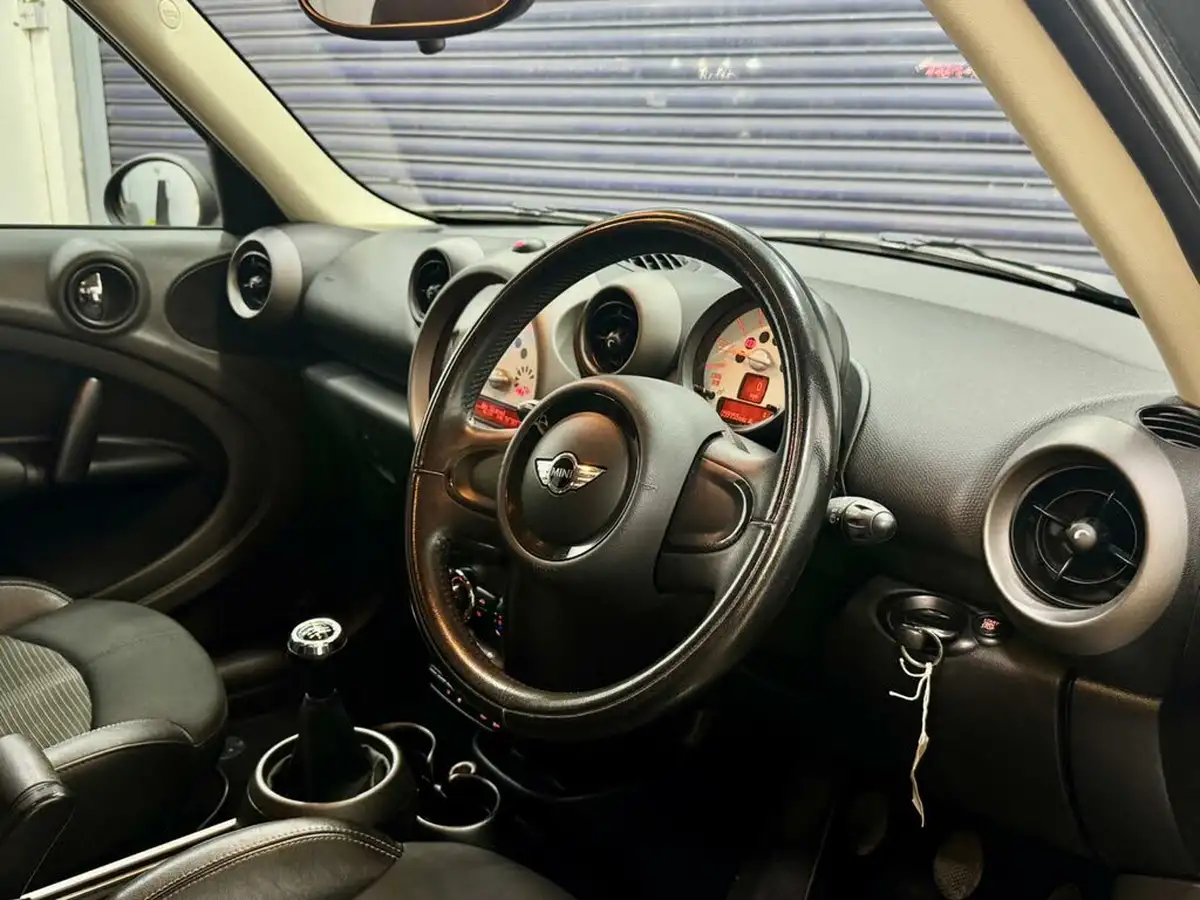 2012-mini-countryman-16-one-98bhp-big-20