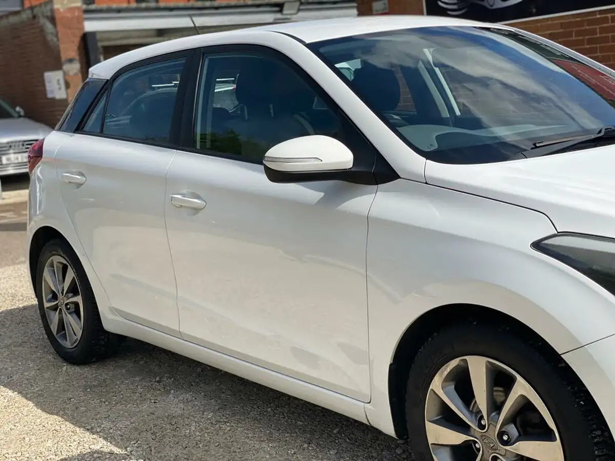2015-hyundai-i20-12-se-hatchback-5d-big-22