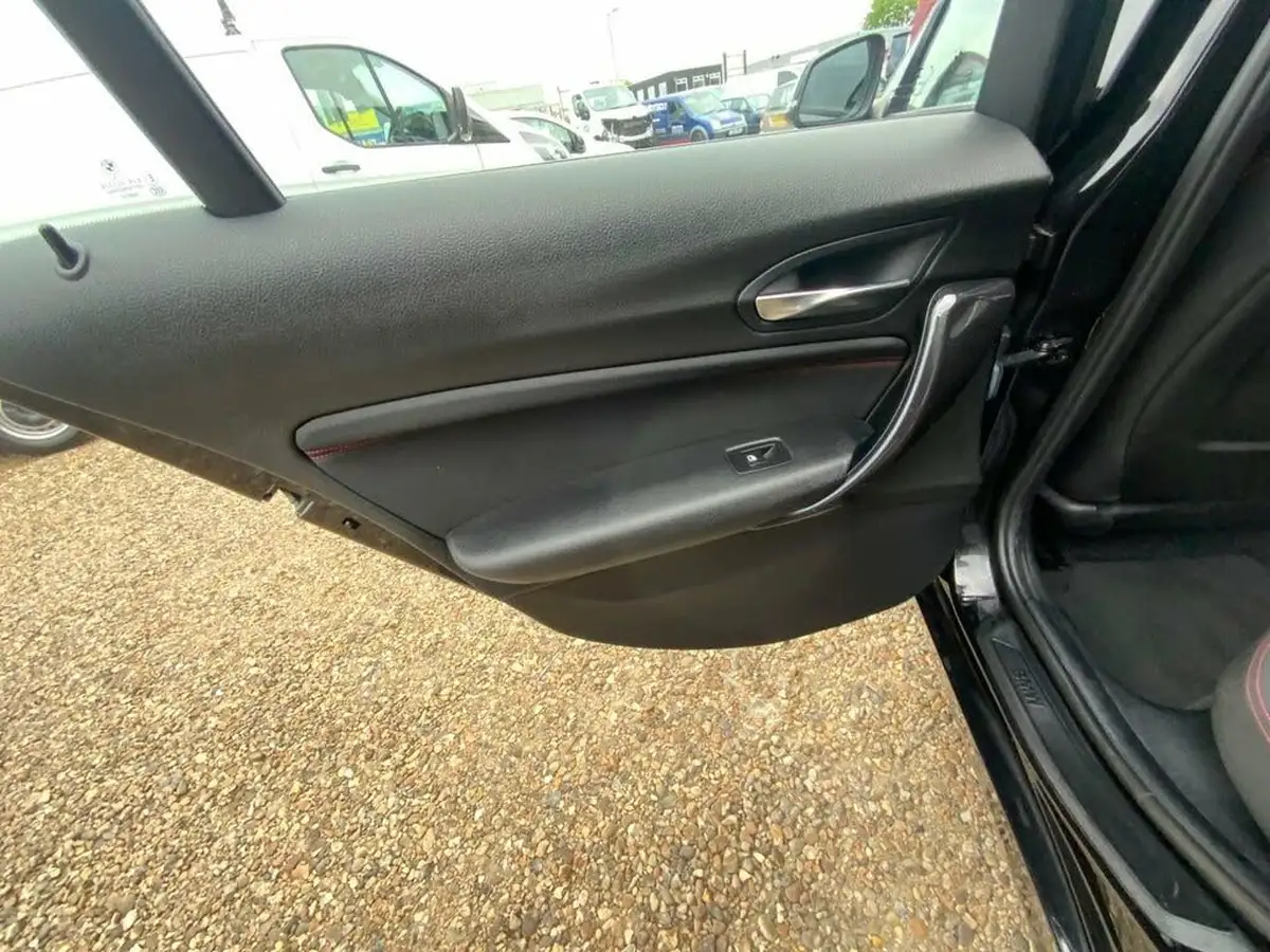 2015-bmw-1-series-20td-116d-sport-5d-big-33