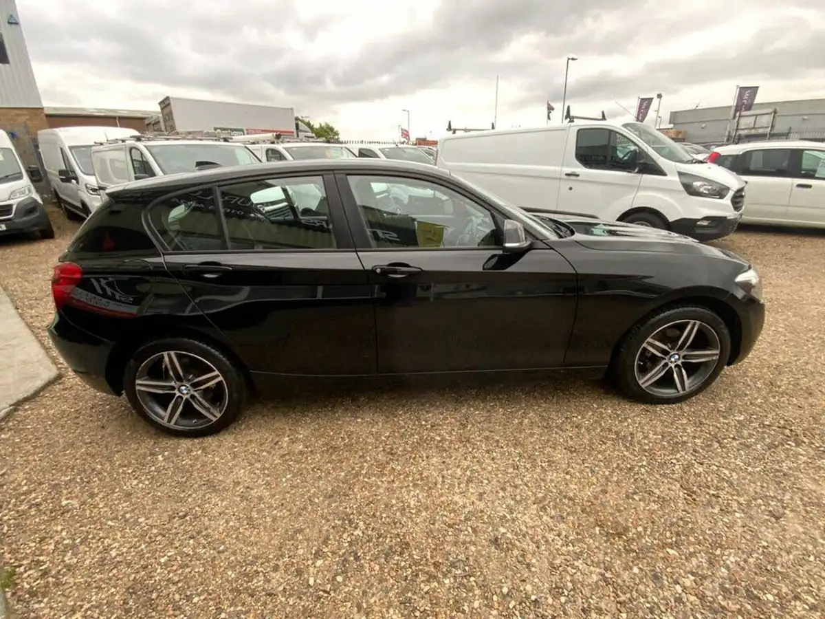 2015-bmw-1-series-20td-116d-sport-5d-big-9