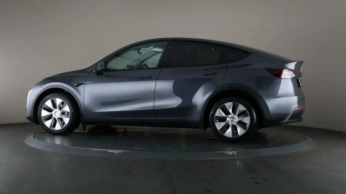 2022-tesla-model-y-e-long-range-big-75