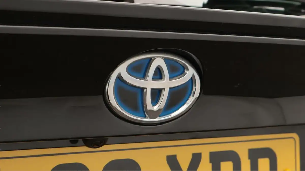 2020-toyota-c-hr-18-vvt-i-icon-parking-pack-big-22