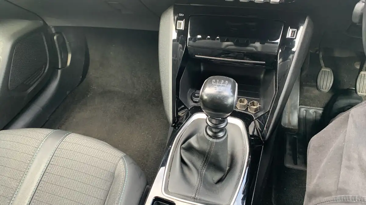2021-peugeot-208-12-puretech-allure-premium-100bhp-big-19