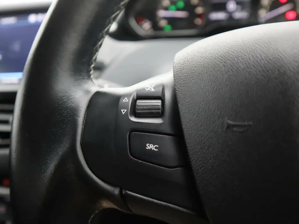 2019-peugeot-208-12-puretech-tech-edition-82bhp-big-28