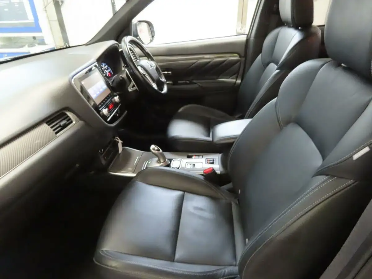 2020-mitsubishi-outlander-24-dynamic-phev-big-10