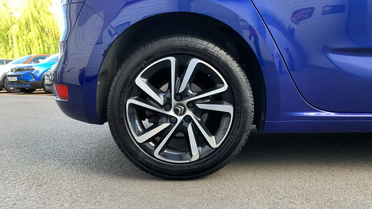 2019-citroen-c4-spacetourer-15bluehdi-flair-big-15