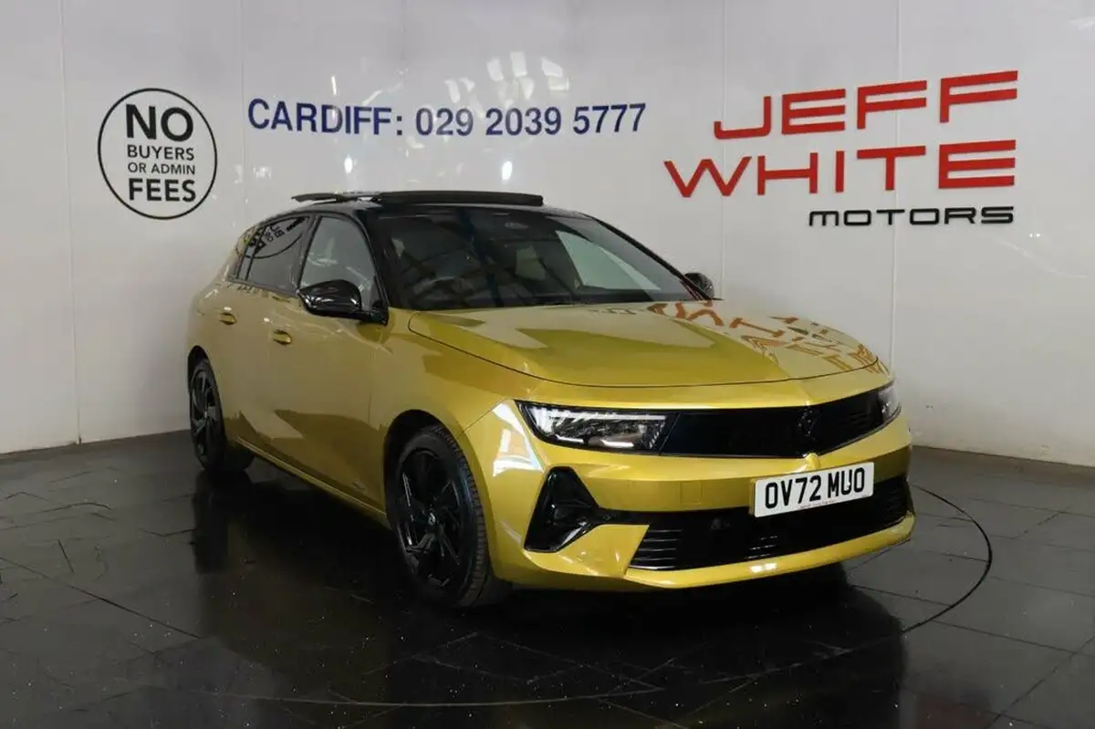 2022-vauxhall-astra-12-turbo-ultimate-auto-big-0