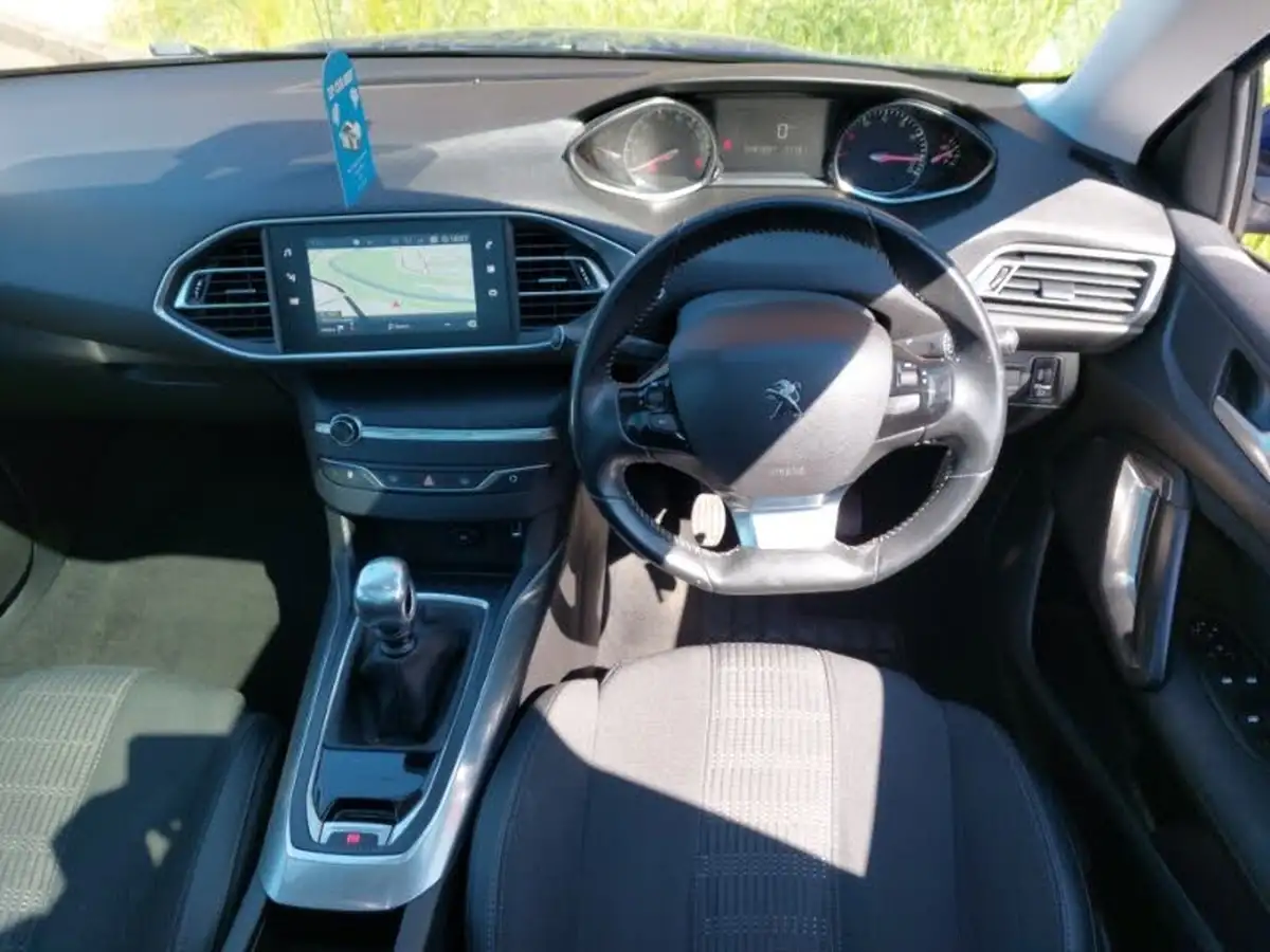 2019-peugeot-308-12-puretech-allure-130bhp-big-6