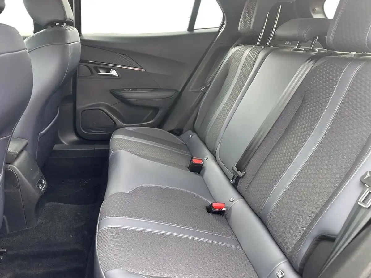 2020-peugeot-2008-suv-12-puretech-allure-100bhp-big-10