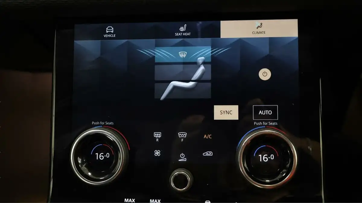 2021-land-rover-range-rover-velar-20-d200-velar-big-11