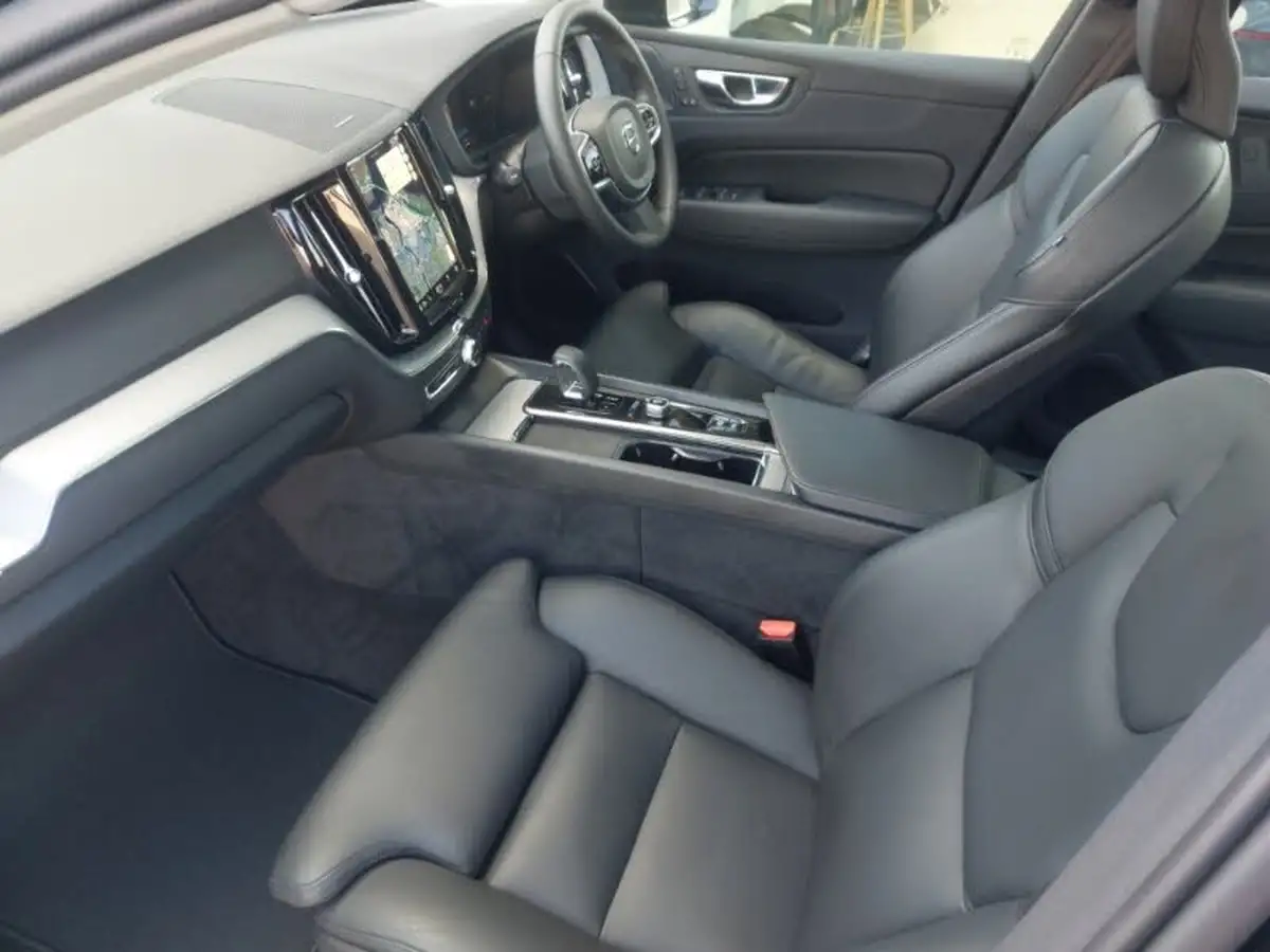 2024-volvo-xc60-20-b5-plus-big-4