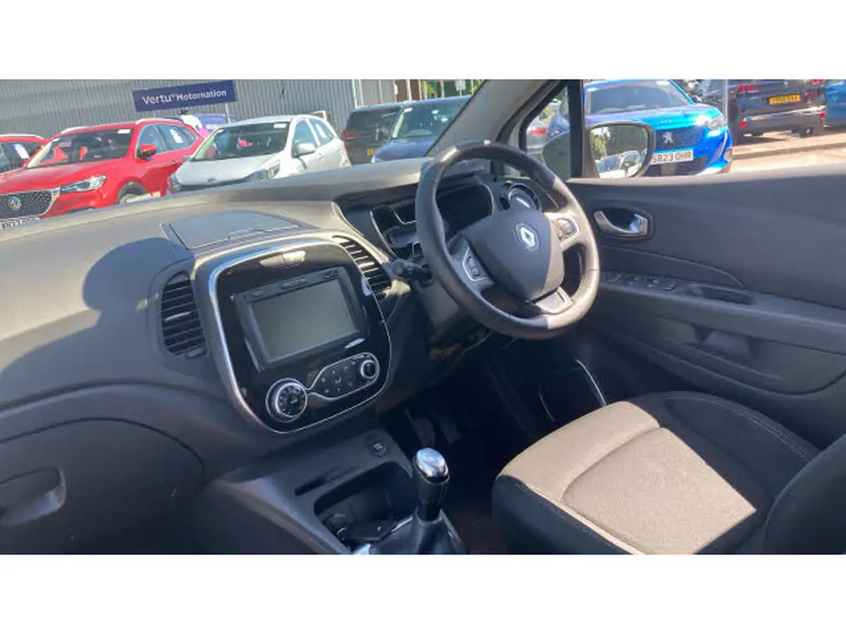 2019-renault-captur-09-tce-iconic-big-8
