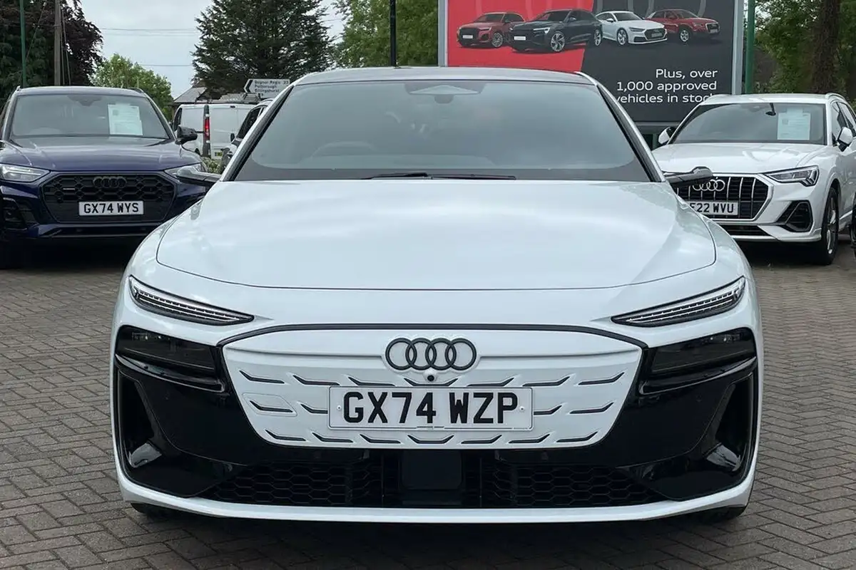 2025-audi-a6-e-tron-e-launch-edition-big-21