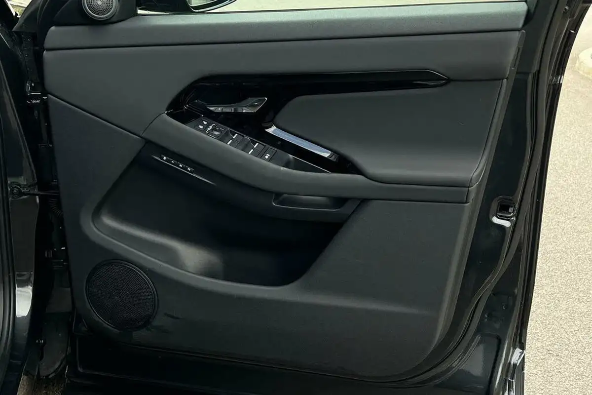 2024-land-rover-range-rover-evoque-15-p300e-s-big-49