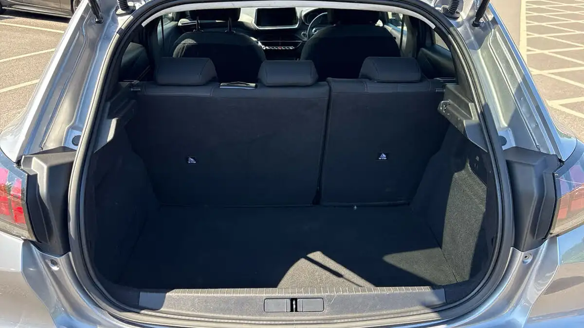2023-peugeot-208-12-puretech-active-premium-100ps-eat8-big-18