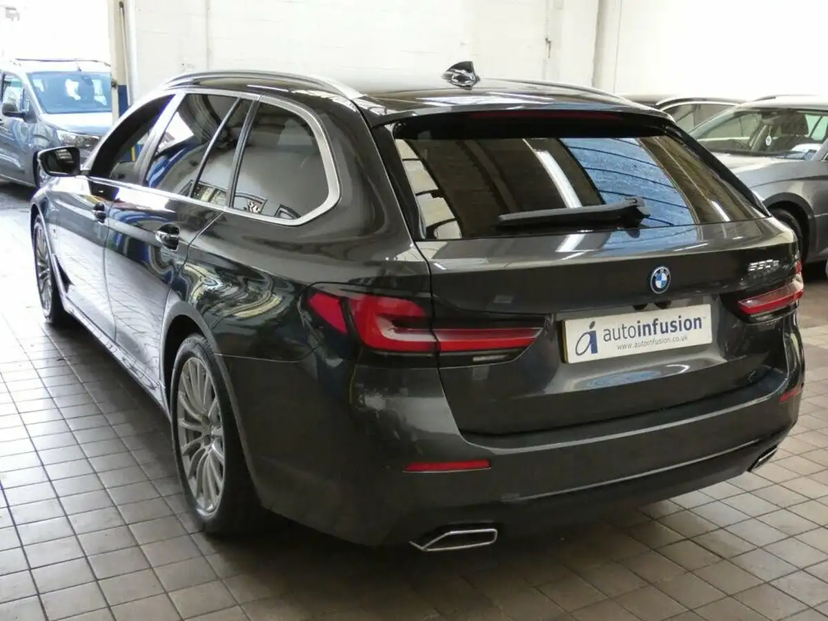 2022-bmw-5-series-20-530e-se-touring-5d-big-28