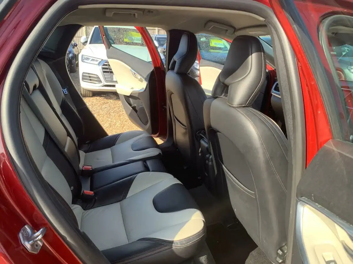 2015-volvo-v40-20td-d2-cross-country-lux-nav-geartronic-big-40