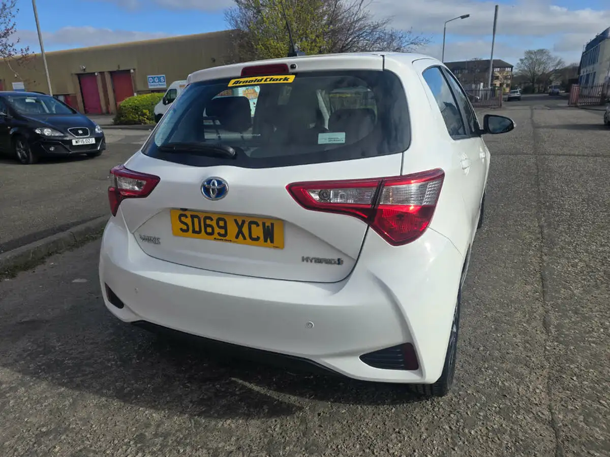 2019-toyota-yaris-15-vvt-i-icon-tech-98bhp-hybrid-1497cc-e-cvt-big-34