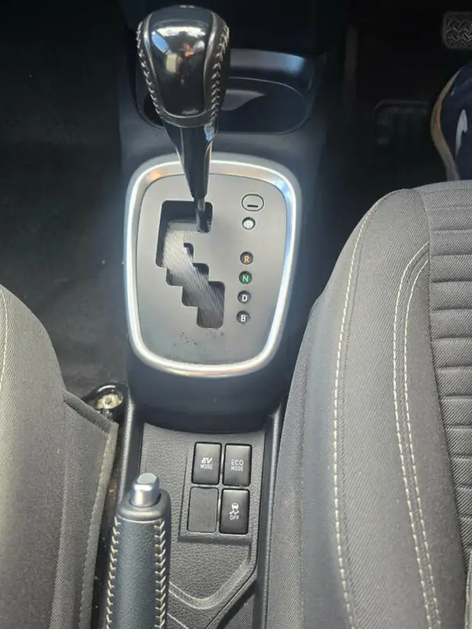 2019-toyota-yaris-15-vvt-i-icon-tech-98bhp-hybrid-1497cc-e-cvt-big-58