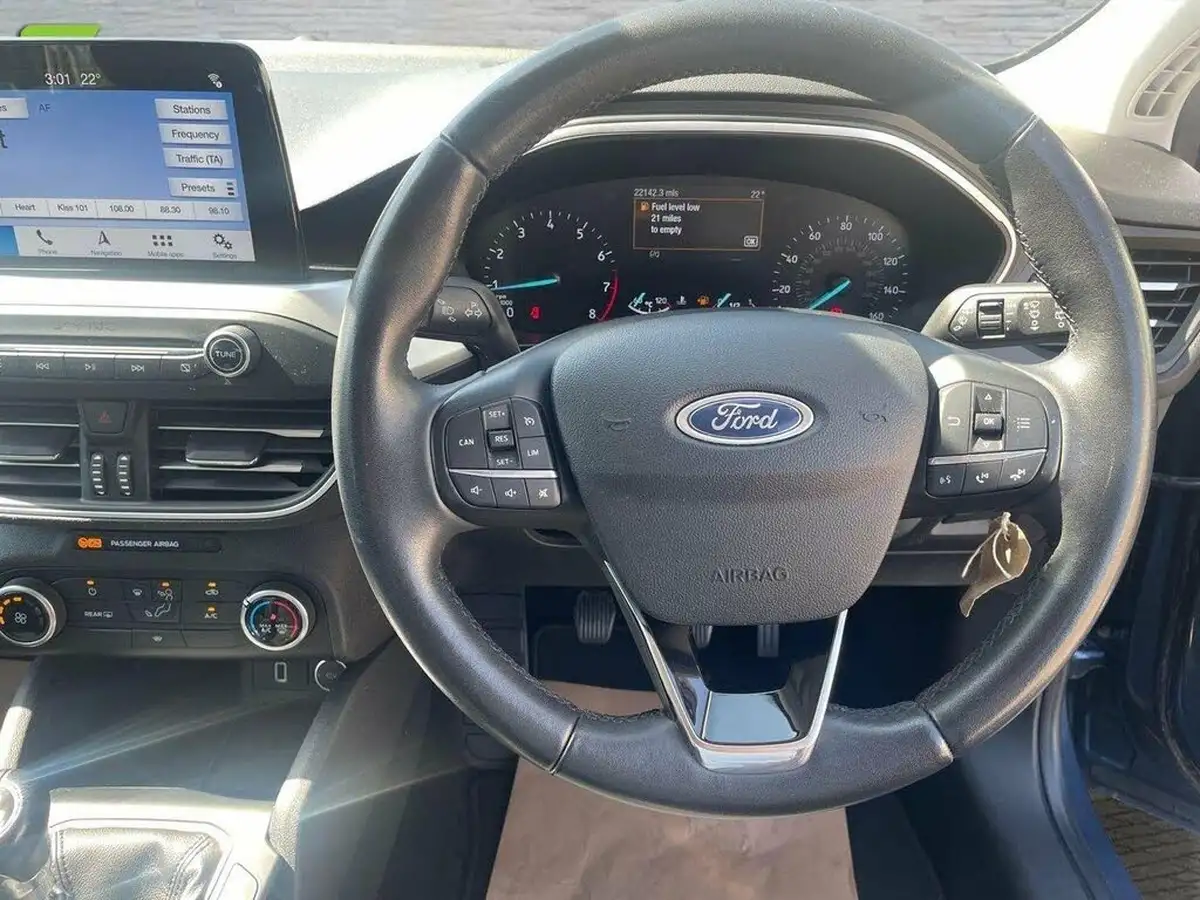 2018-ford-focus-10t-zetec-100ps-hatchback-big-19