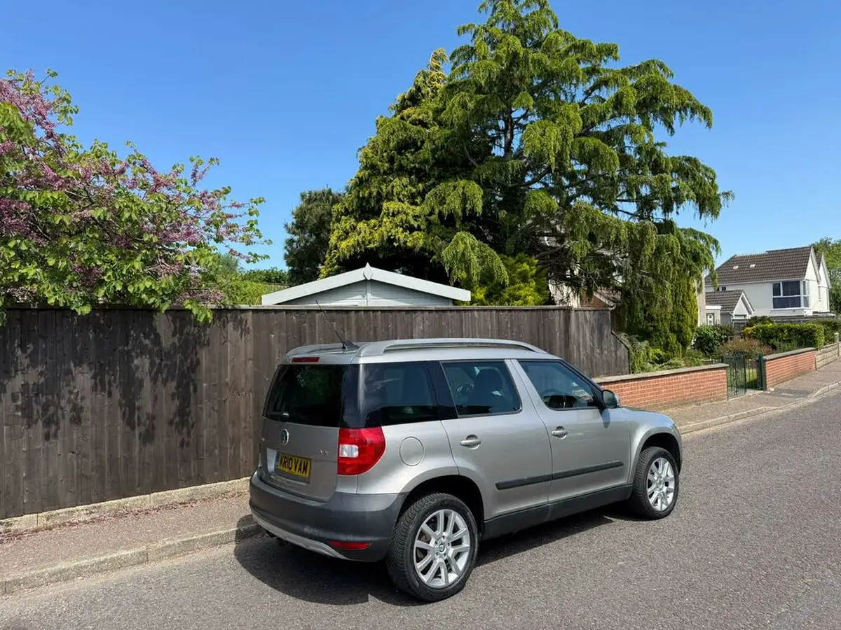 2010-skoda-yeti-20td-elegance-172ps-4x4-big-2
