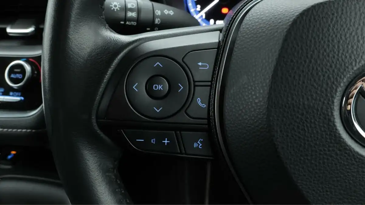 2021-toyota-corolla-18-vvt-i-icon-tech-trk-hatchback-5d-big-25