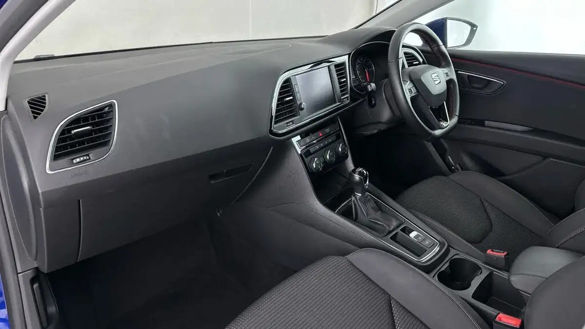 2020-seat-leon-15-tsi-evo-fr-black-edition-150ps-hatchback-big-13